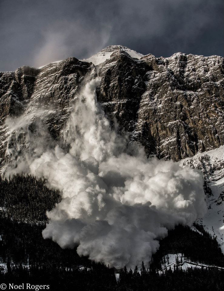 Avalanche on EEOR above Canmore  Photo Noel Rogers