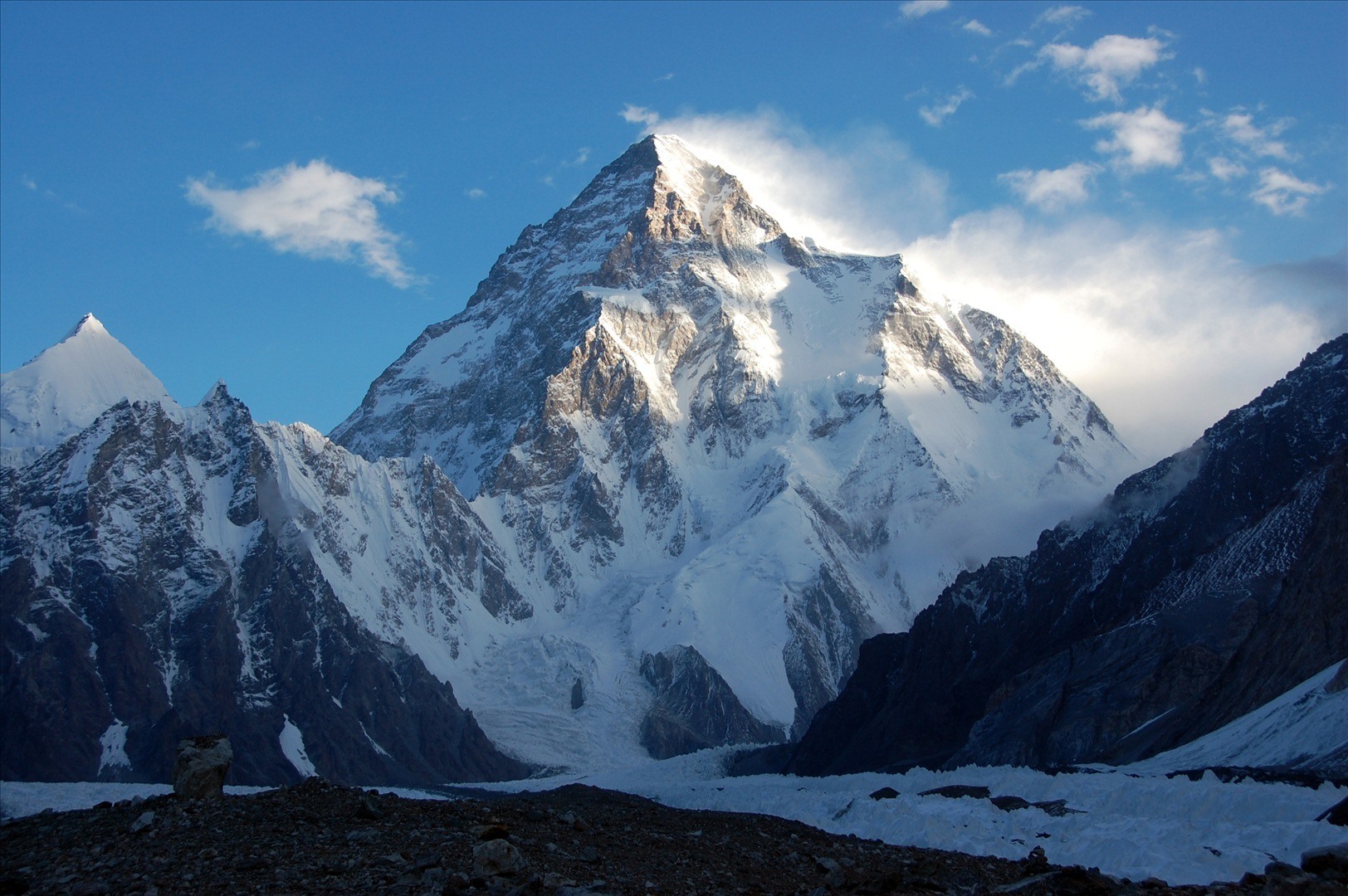 Karakorum Storm Death on Broad Peak and K2 Climbers Stalled Gripped