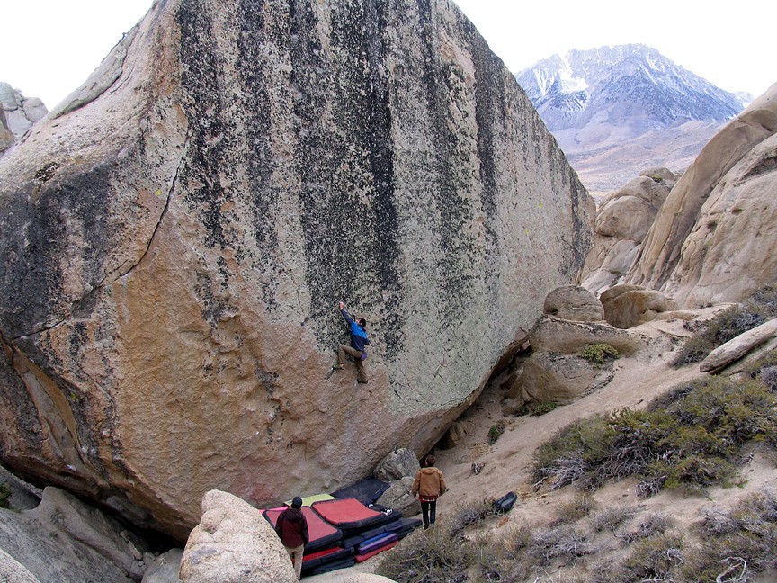 Alex Honnold on Too Tall to Flail  Photo Bishop Bouldering Blog
