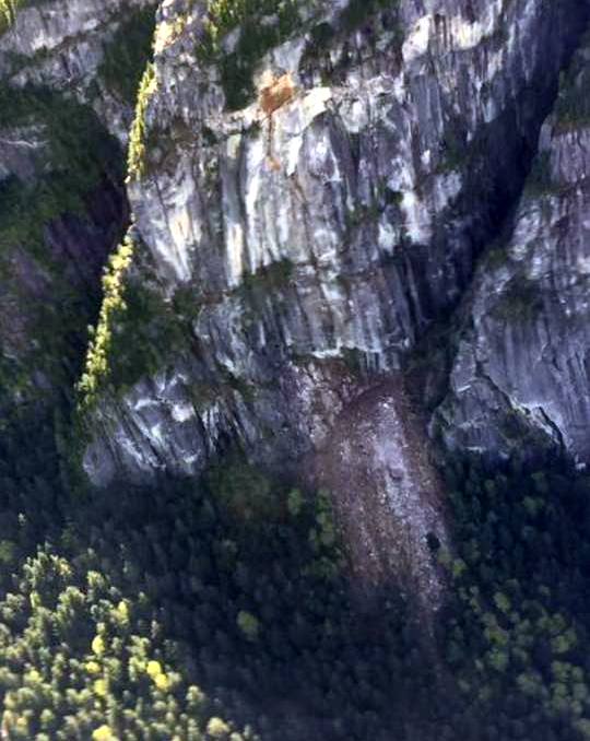 The scar from the rockfall in Squamish. Photo PEP Air Pilot