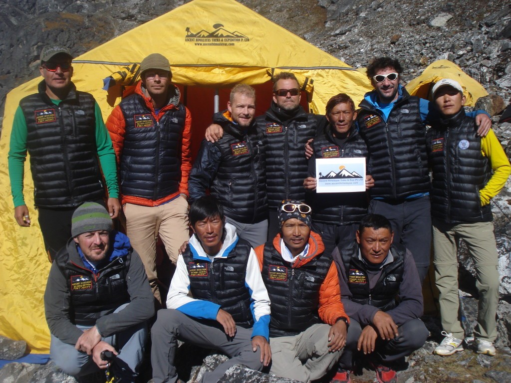 Ascent Himalayas 1st Beding Go(6,125m) Team