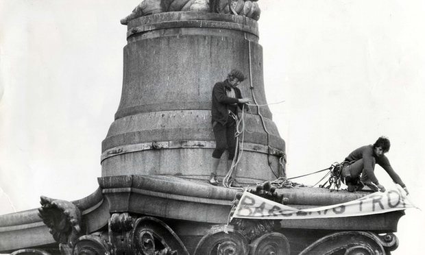 Edwin Drummond and Colin Rowe on the top of Nelson's Column, October 1978.