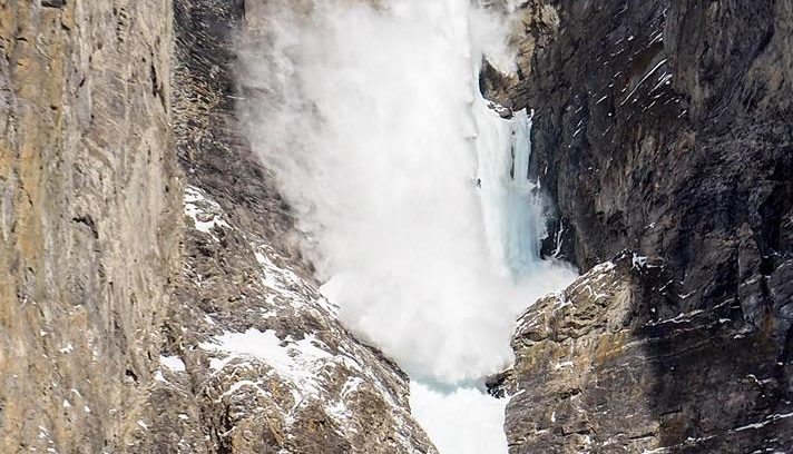 Spot the climber next to avalanche on Polar Circus. Photo Alex Ratson