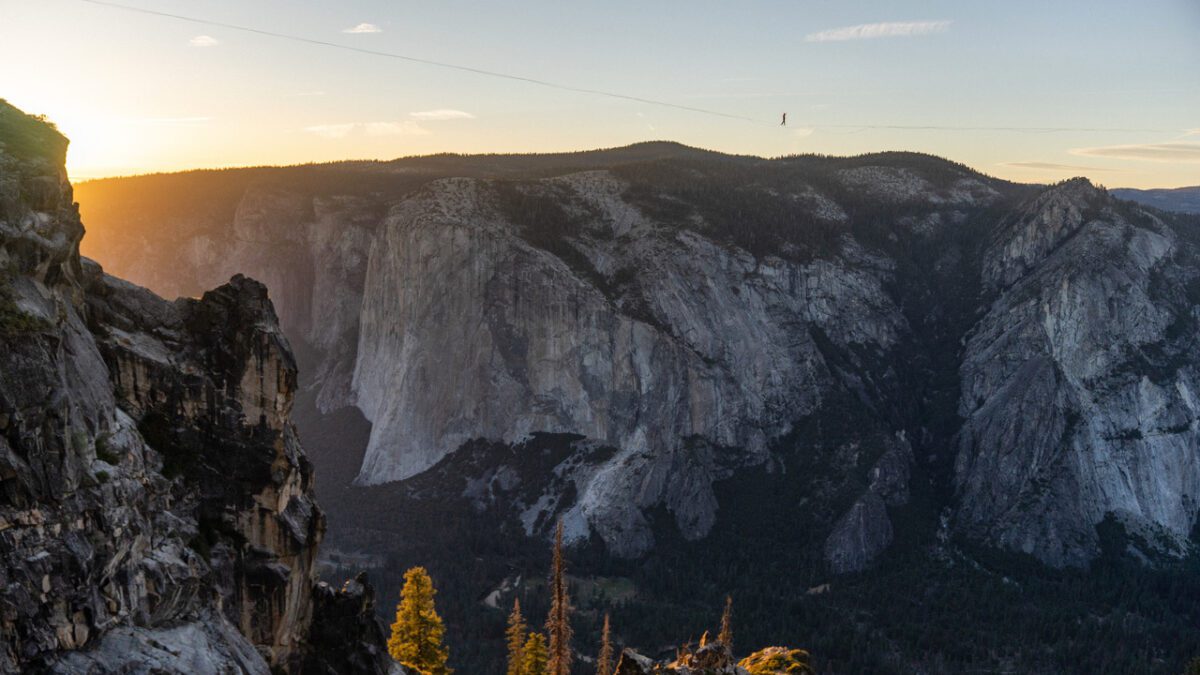 Eugene Cepoi on Yosemite’s longest highline: No Sleeping Allowed 881 meters long.